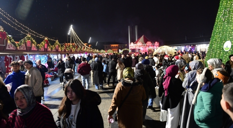 Yeni Yıl Festivali Osmangazi Meydanı'nda yoğun ilgi görüyor