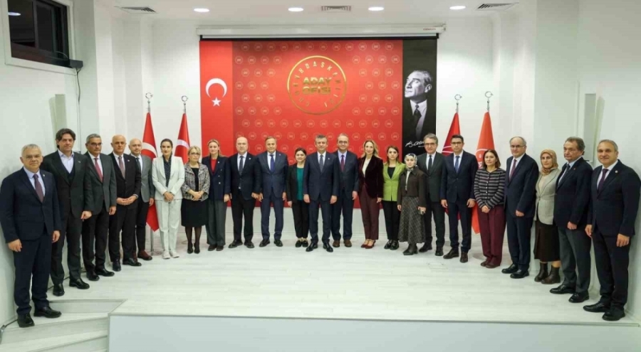 Özgür Özel: "Cumhurbaşkanlığı Aday Ofisi'nin ana gündemi ekonomik ve sosyal kriz olacak"