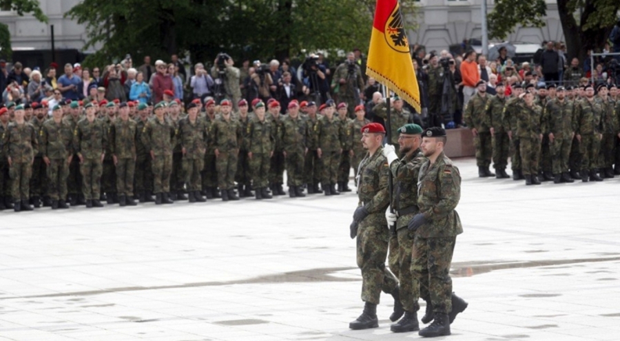 Almanya'da yeni askerlik yasası: 18 yaşındakilere form gönderilecek, doldurmayana 1.000 euroya ka...