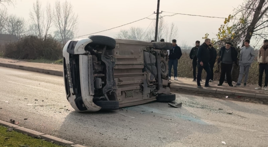 Bursa'da iki hafif ticari araç çarpıştı: 3'ü çocuk 7 yaralı