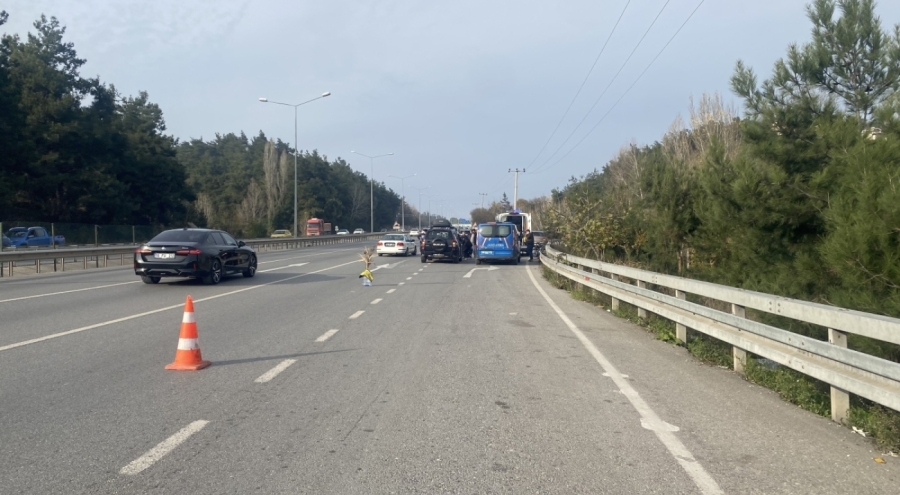 Bursa-Mudanya yolunda otomobil bisikletliye çarptı: 15 metre sürüklendi, 1 yaralı