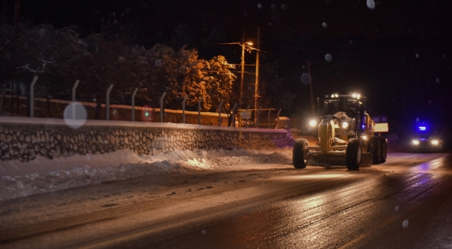 Bursa'da kar mesaisi: 145 mahalle yolu açıldı