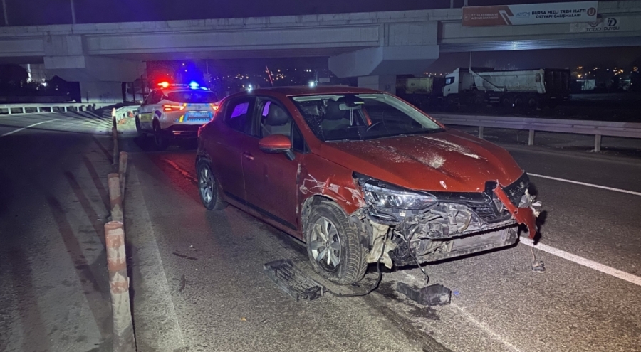 Bursa'da alkollü sürücü bariyerleri aşıp karşı şeride geçti: 1 ağır yaralı
