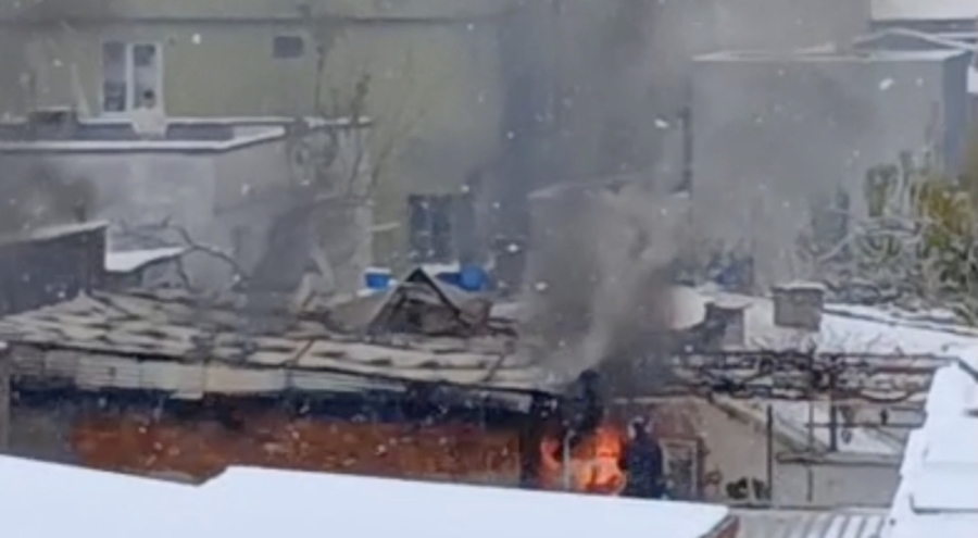 Bursa'da evin çatı katında yangın çıktı