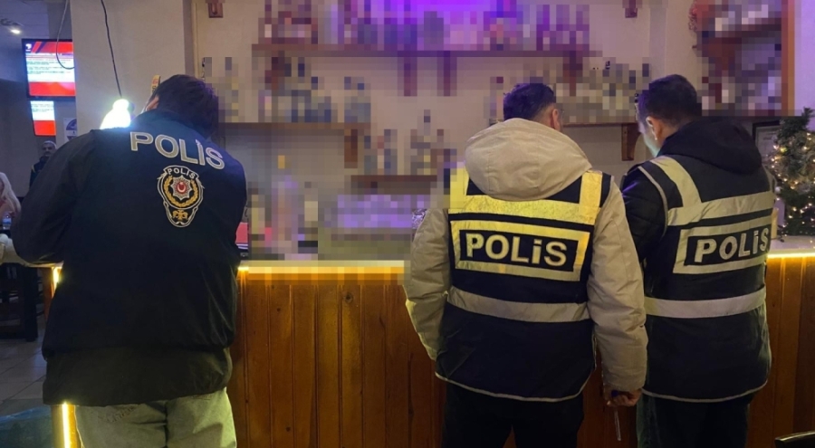 Bursa'da yılbaşı öncesi sahte alkol denetimi: 98 şişe ele geçirildi