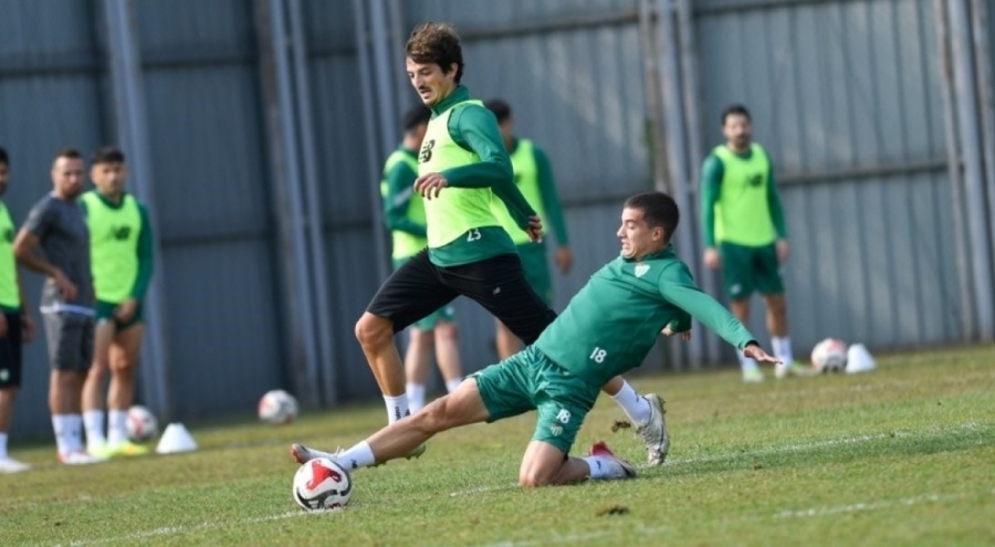 Bursa'da Bursaspor ikinci yarı öncesi Antalya kampına gidiyor