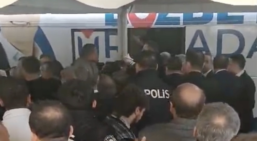 Bursa'da Başkan Bozbey'e yumruklu saldırı girişimi