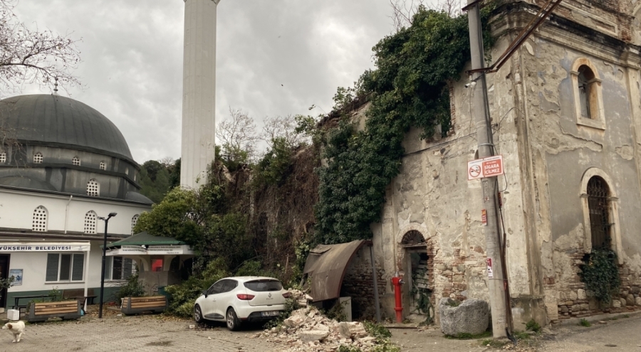 Bursa'da Tarihi kilise fırtınaya dayanamadı