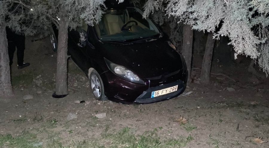 Bursa'da Otomobil AVM bahçesine uçtu