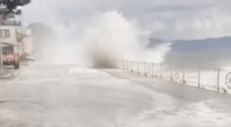 Bursa'da fırtına faciası: Kara ile deniz birleşti, tekneler battı