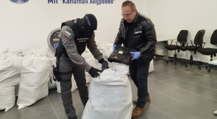 Sınırda 739 kilo esrar yakalandı