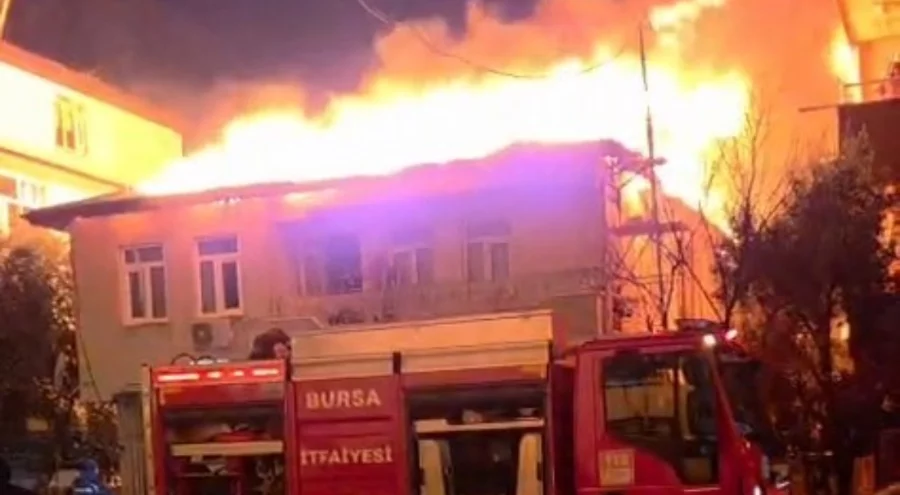 Bursa'da çatı yangını paniği