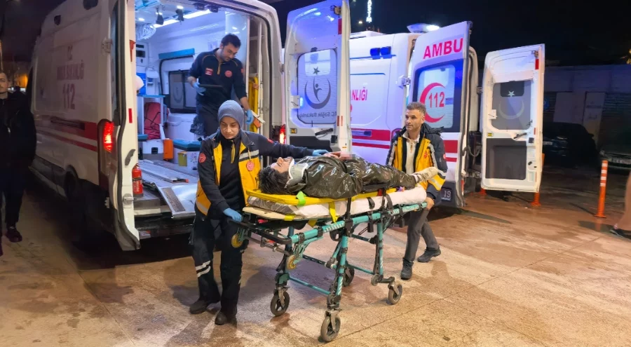 Bursa'da motosiklet yayaya çarptı: 2 yaralı