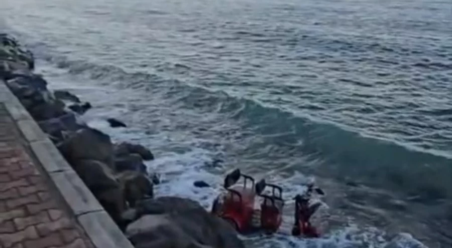 Bursa'da elektrikli motosiklet denize uçtu