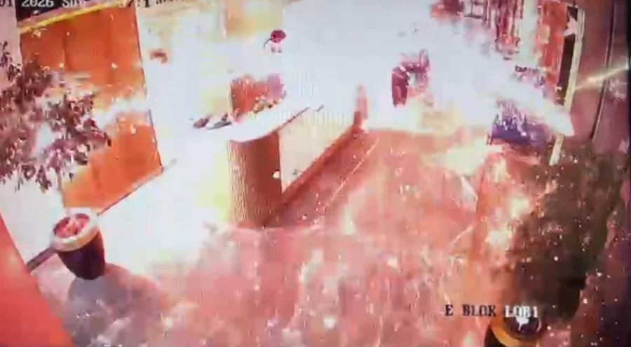 Lüks sitede kargo paketi patladı