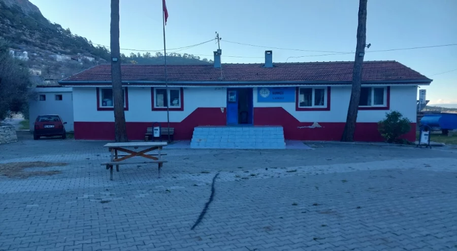 2 öğrencili köy okulunda karne sevinci