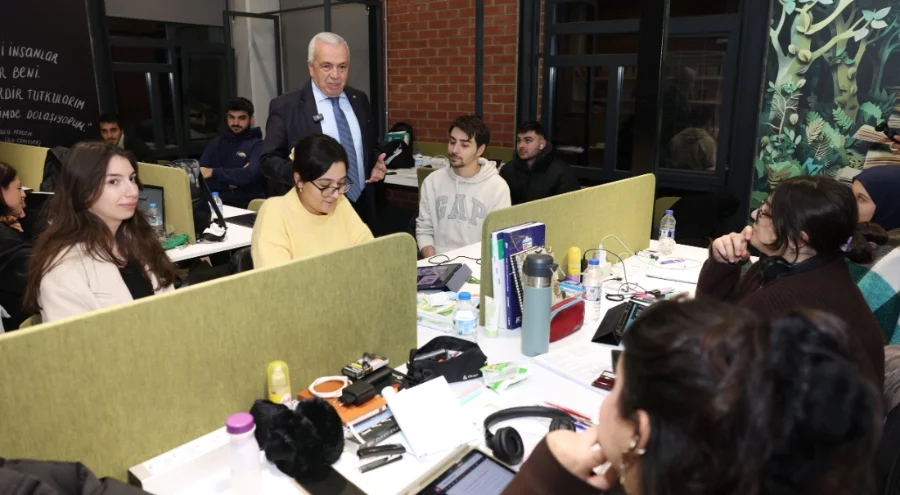 Başkan Şadi Özdemir'den finaller öncesi gençlere moral ziyareti