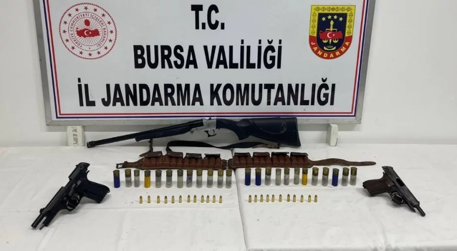 Bursa'da ev aramasında silah ve mühimmat ele geçirildi