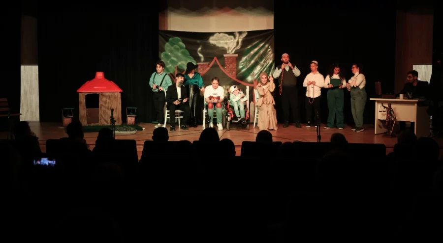 Engelli Bireyler Sahnede Usta Sanatçılara Taş Çıkarttı