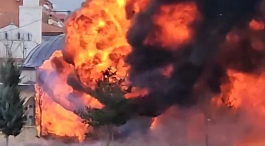 Bursa'da Sünger yüklü tır alev alev yandı