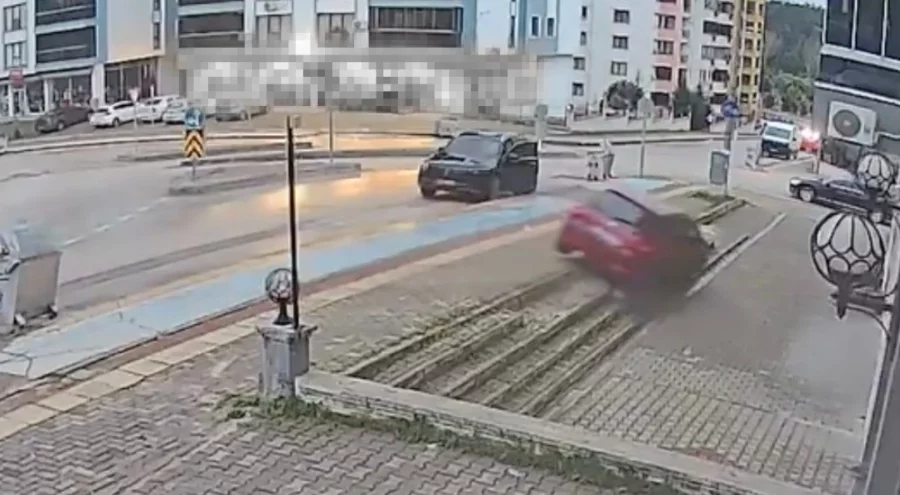 Bursa'da direksiyon dersinde panik kaza getirdi