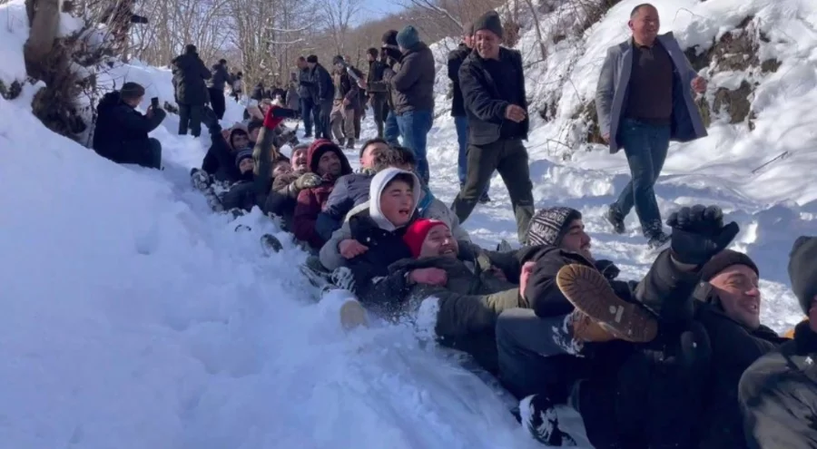 Kar eğlencesi: 150 kişi aynı anda kaydı