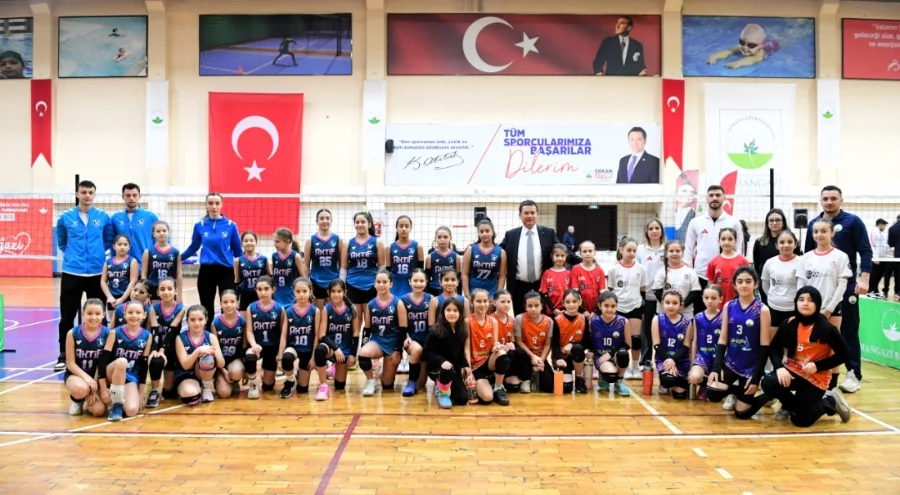 Mini Kızlar Voleybol Turnuvası, 700. yıl coşkusunu sahaya taşıdı