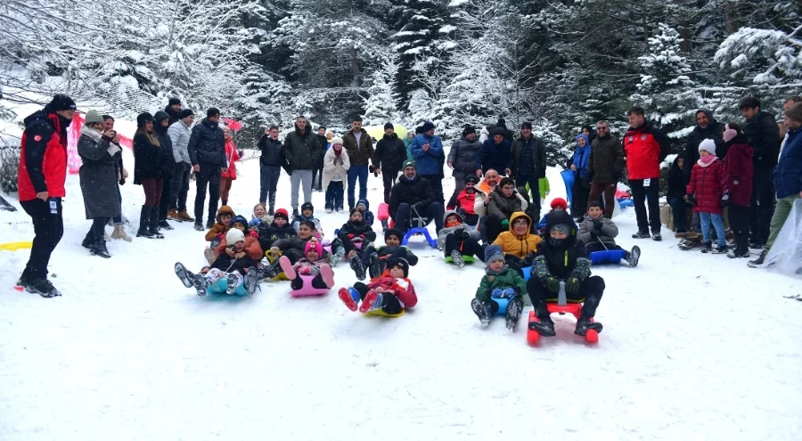 Çocuklara karne hediyesi kar festivali