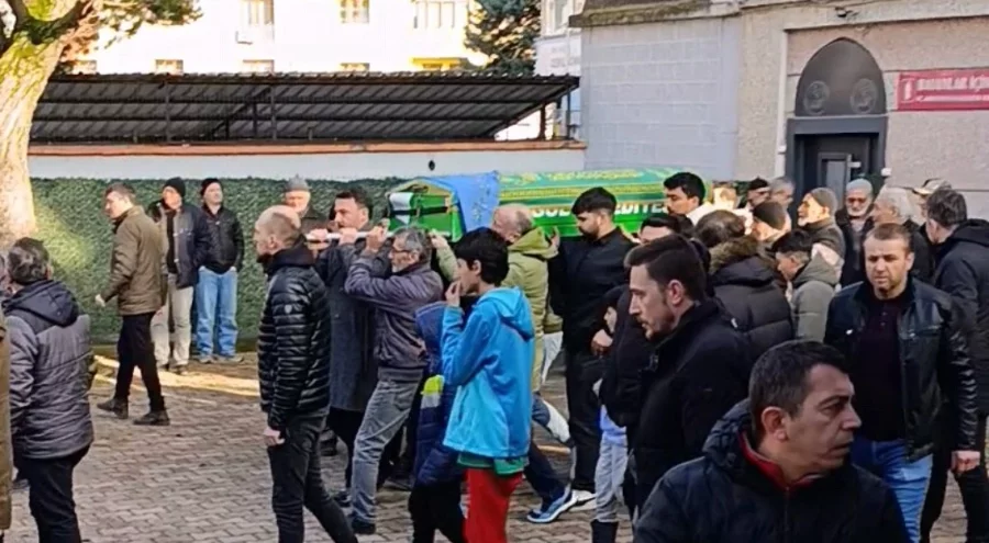 Bursa'da kazada ölen 2 genç kız son yolculuğuna uğurlandı