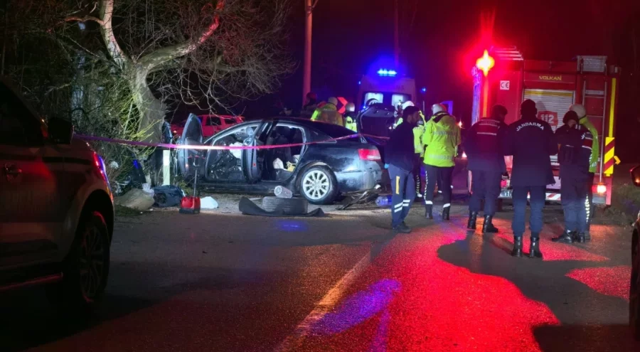 Bursa'da otomobil ağaca çarptı: 2 ölü, 2 yaralı