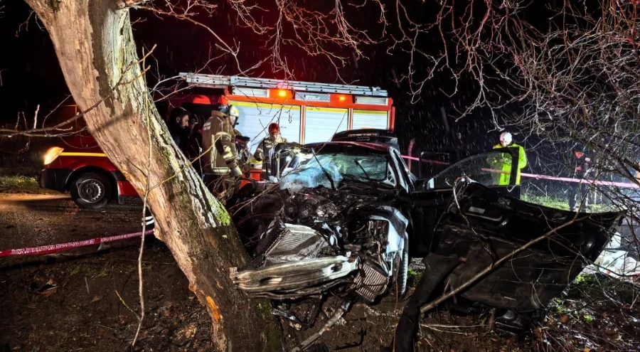 Bursa'da alkollü sürücü ağaca çarptı: 2 genç kız öldü