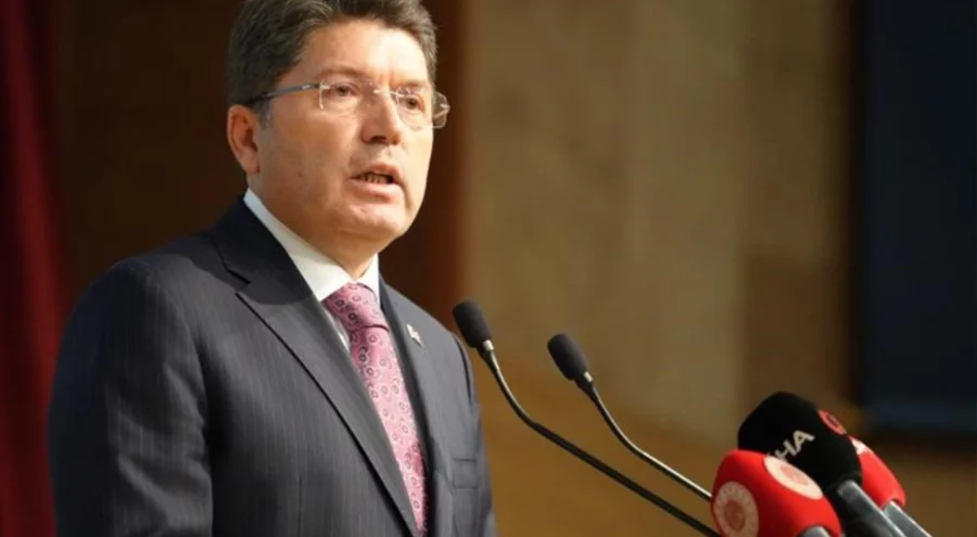 Bayrak indirme soruşturmasında 14 gözaltı