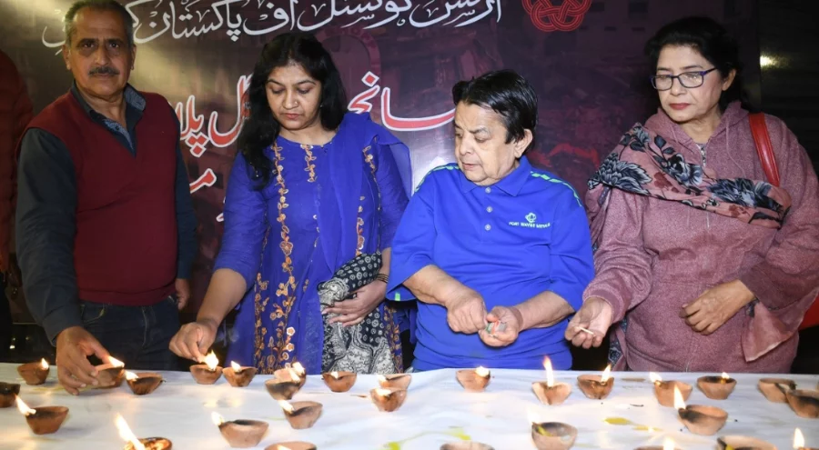 Pakistan'da AVM yangınında ölü sayısı 67'ye çıktı