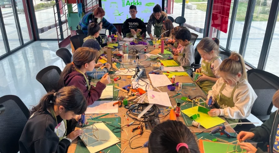 Nilüferli çocuklar hem eğleniyorlar, hem öğreniyorlar