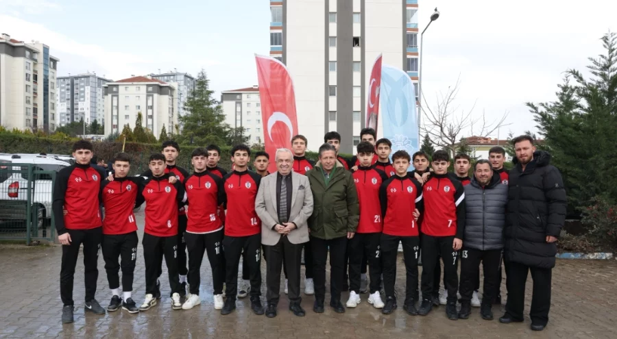 Başkan Şadi Özdemir'e Kızılcıklı'da çocuklardan kaykay park talebi geldi