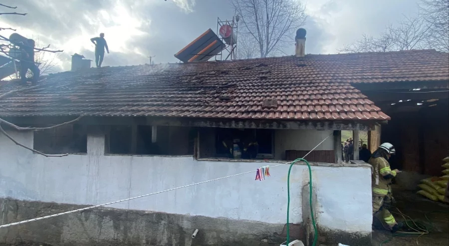 Bursa'da tek yaşayan adamın evi yangında kullanılamaz hale geldi