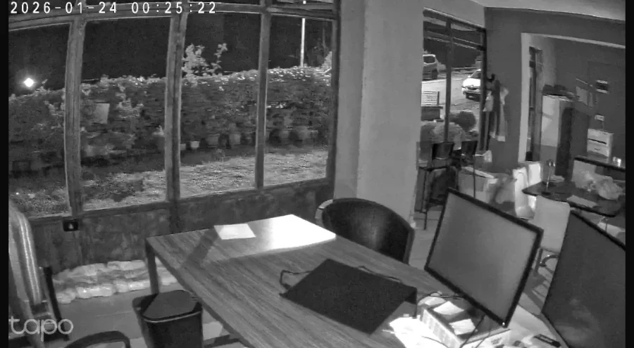 Balıkesir'de meydana gelen deprem Bursa'da işyerinin kamerasına yansıdı