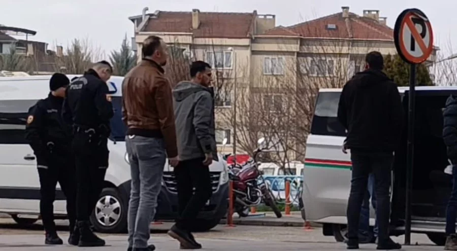 Bursa'da Ağaca Çarpan Otomobilde 2 Kadın Öldü, Sürücü Tutuklandı