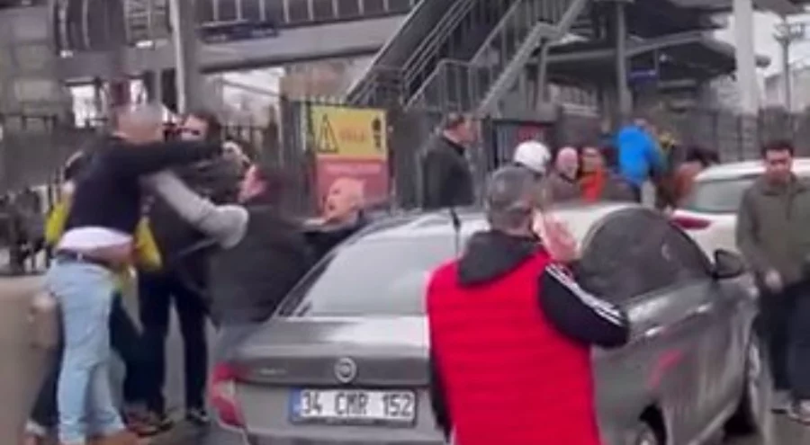 Bursa'da zincirleme kazanın ardından sürücüler birbirine girdi