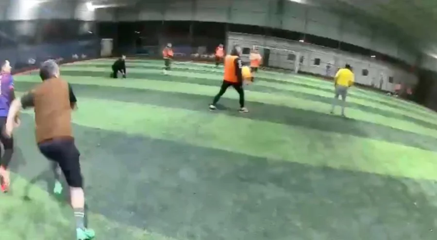 Halı Sahanın Çatısı Çöktü: Futbolcular Son Anda Kaçtı