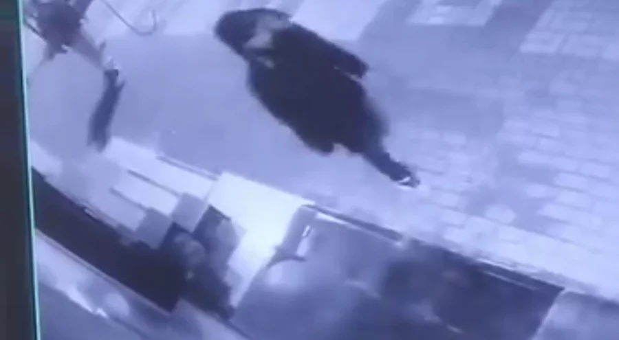 Bursa'da alkollü iki kişi park halindeki araçlara zarar verdi