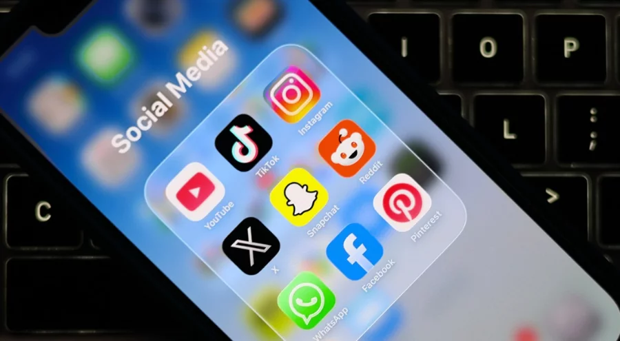 Fransa'dan 15 yaş altına sosyal medya yasağı