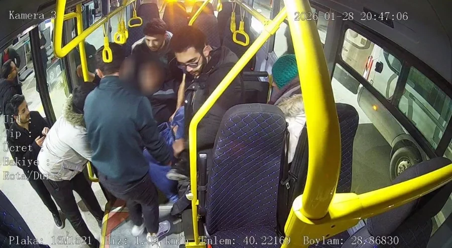 Bursa'da halk otobüsü ambulansa döndü