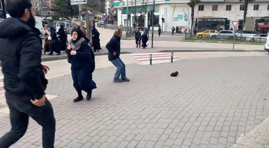 Bursa'da kuvvetli rüzgâr hayatı zorlaştırdı