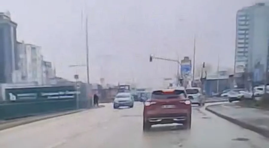 Bursa'da otomobil ters yöne girdi, trafikte panik yaşandı