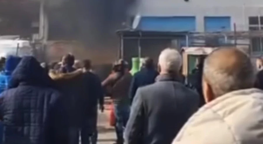 Bursa'da yangını vatandaşlar film izler gibi izledi