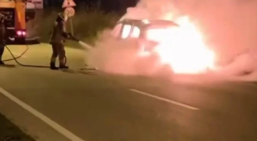 Bursa'da seyir halindeki otomobil yandı