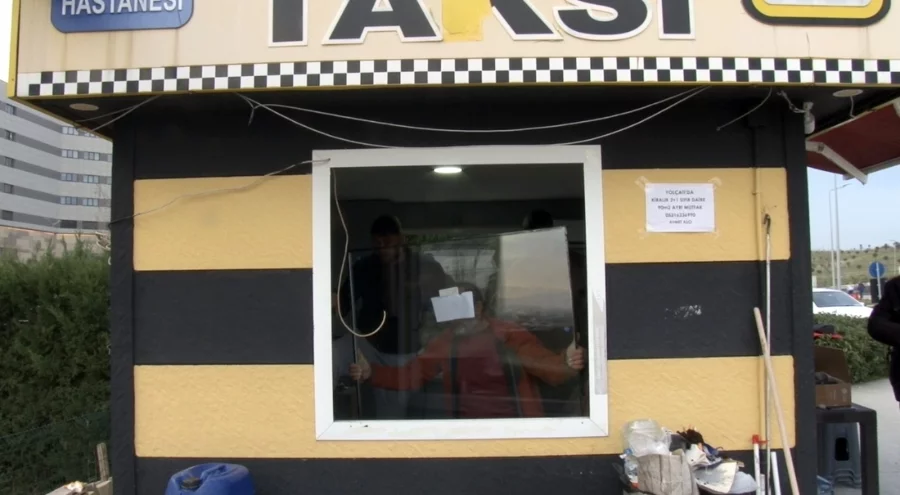 Bursa'da taksi durağında saldırı: 150 bin liralık zarar