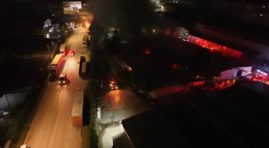 Bursa'da tekstil fabrikasının deposu yandı