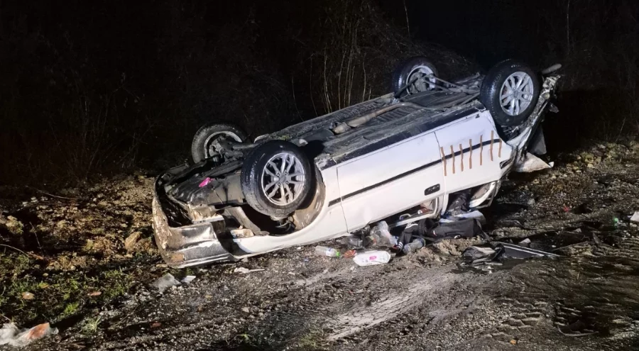 Bursa'da Otomobil Şarampole Yuvarlandı: Sürücü Yaralandı